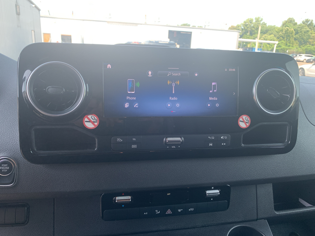 Vehicle photo 23