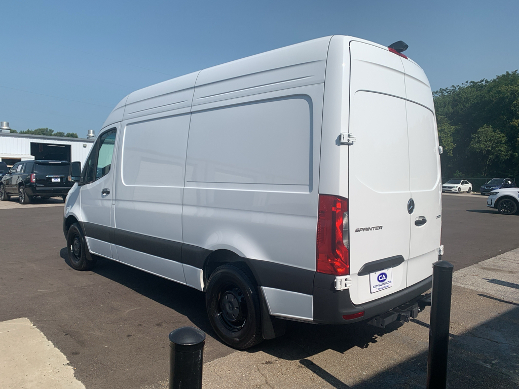 Vehicle photo 5