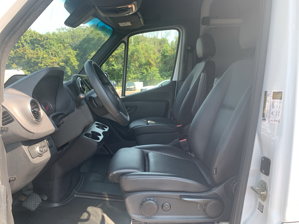 Vehicle photo 35