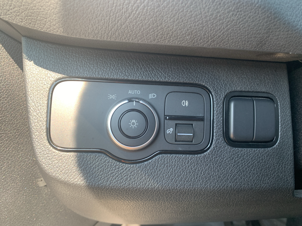 Vehicle photo 14