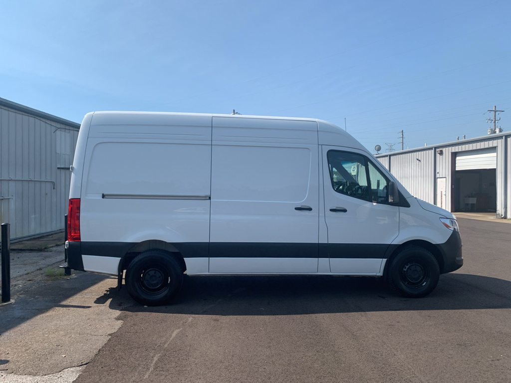 Vehicle photo 2