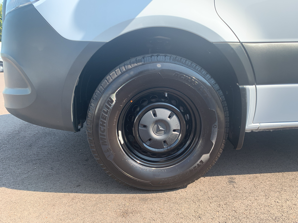 Vehicle photo 11