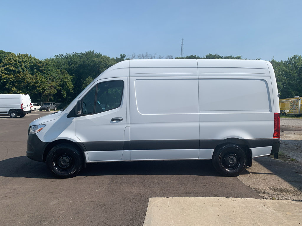 Vehicle photo 6