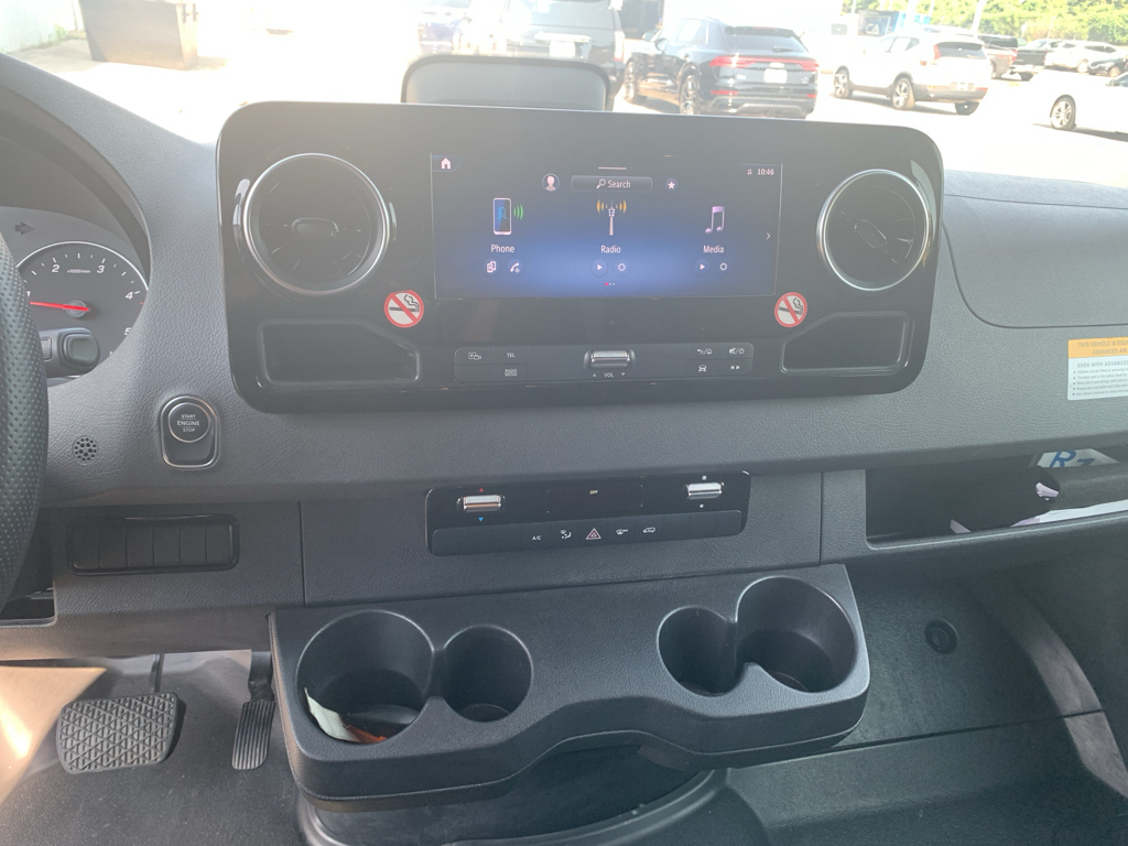Vehicle photo 26