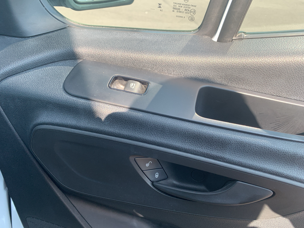 Vehicle photo 31