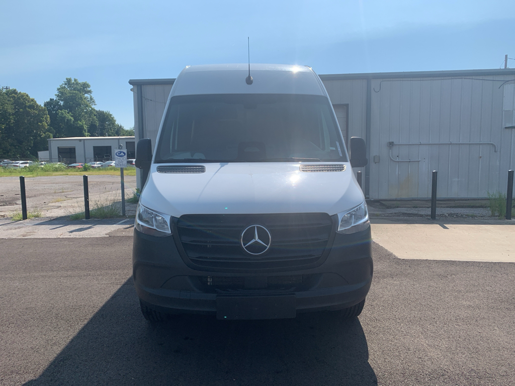 Vehicle photo 9