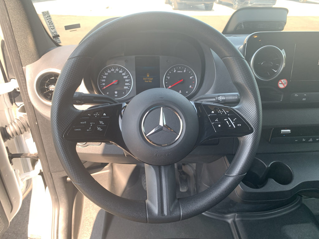 Vehicle photo 18