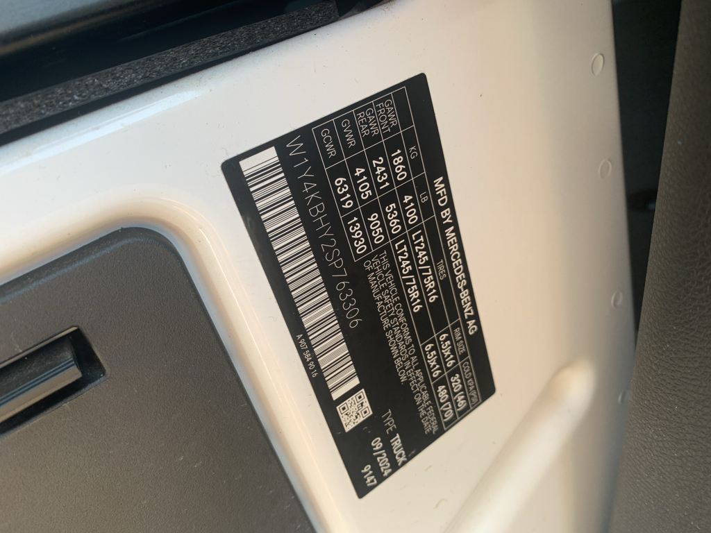 Vehicle photo 12