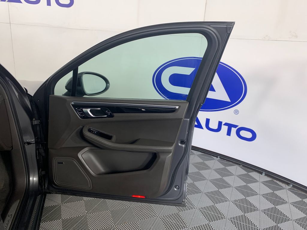 Used 2018 Porsche Macan SUV