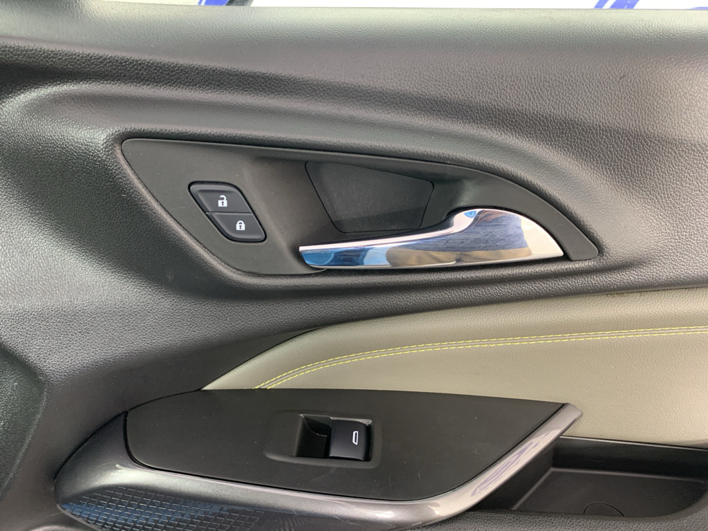 Used 2025 Chevrolet Trax SUV