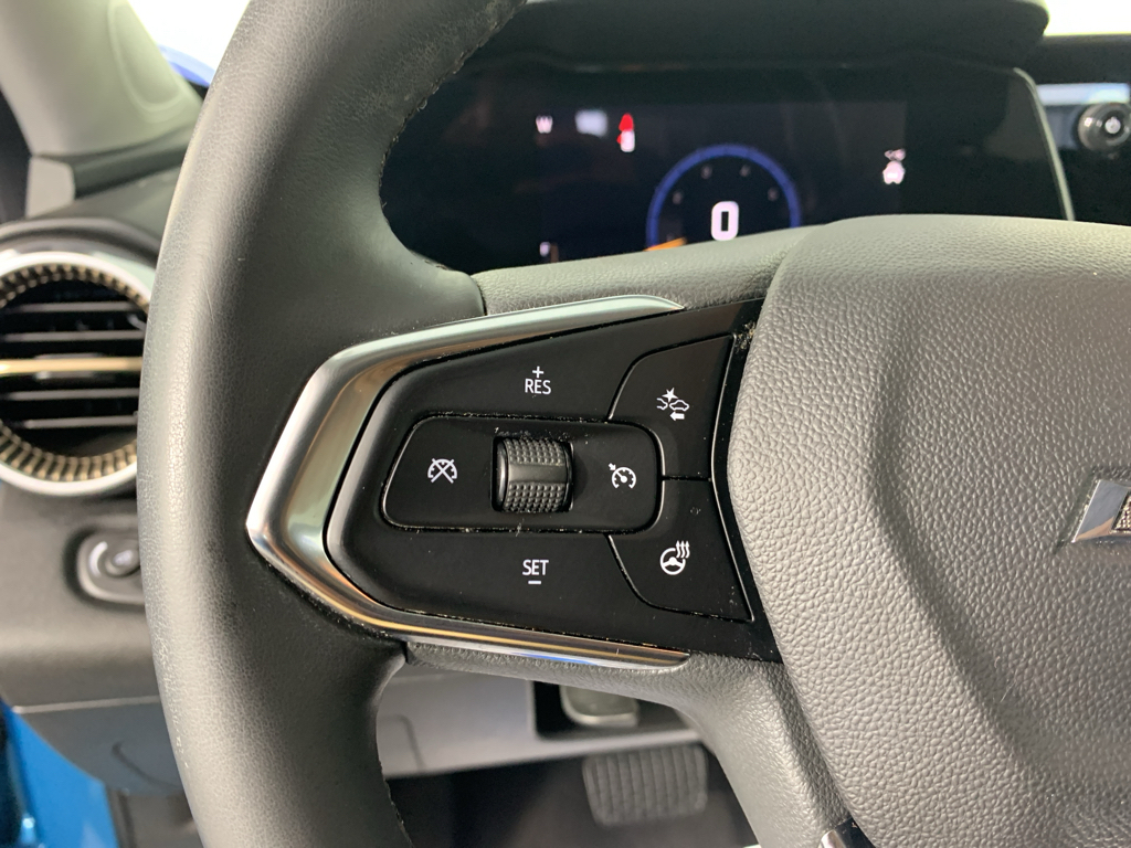 Used 2025 Chevrolet Trax SUV