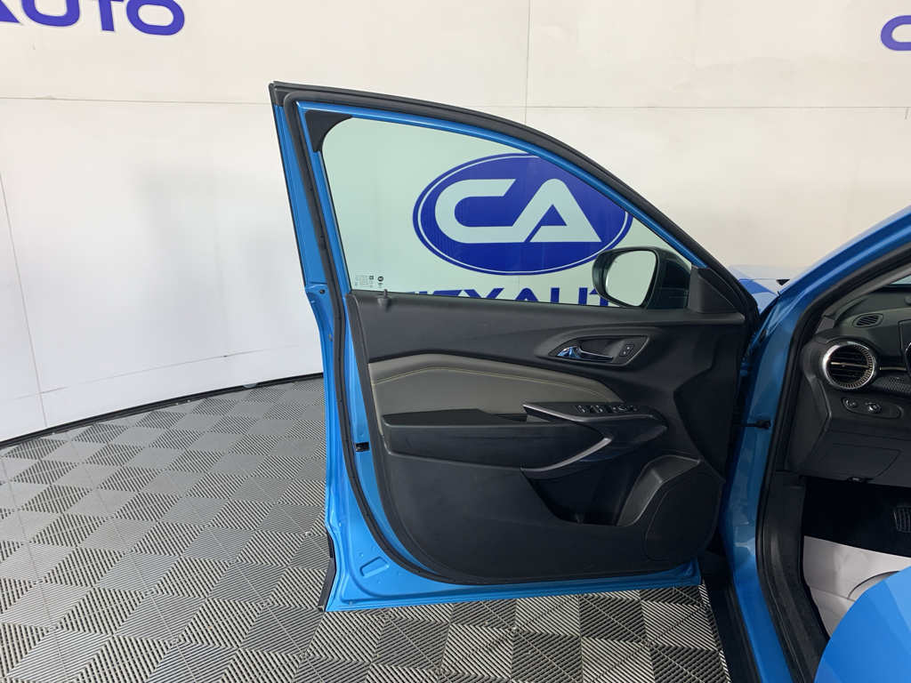 Used 2025 Chevrolet Trax SUV