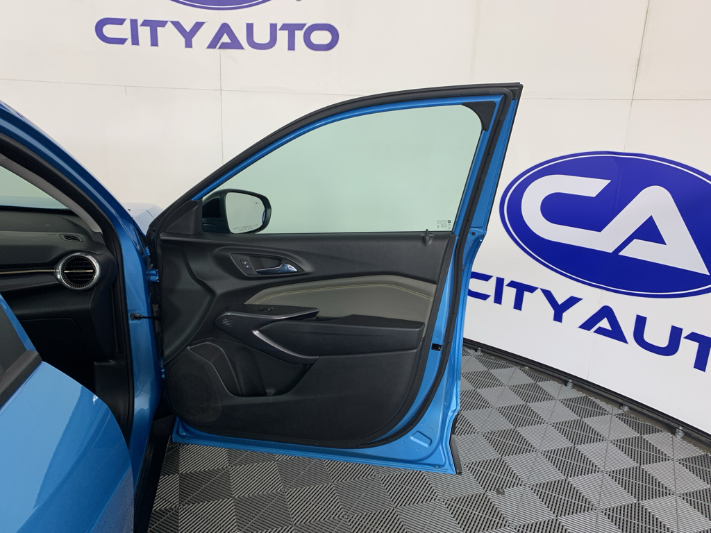 Used 2025 Chevrolet Trax SUV