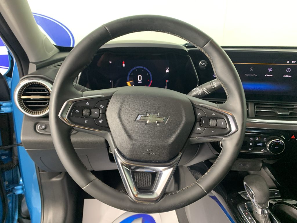 Used 2025 Chevrolet Trax SUV