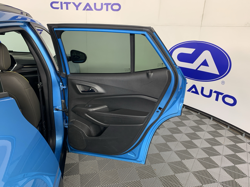 Used 2025 Chevrolet Trax SUV