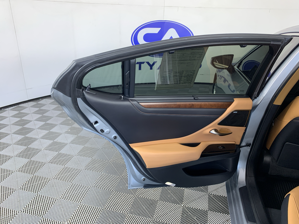 Used 2022 Lexus ES 300h Sedan