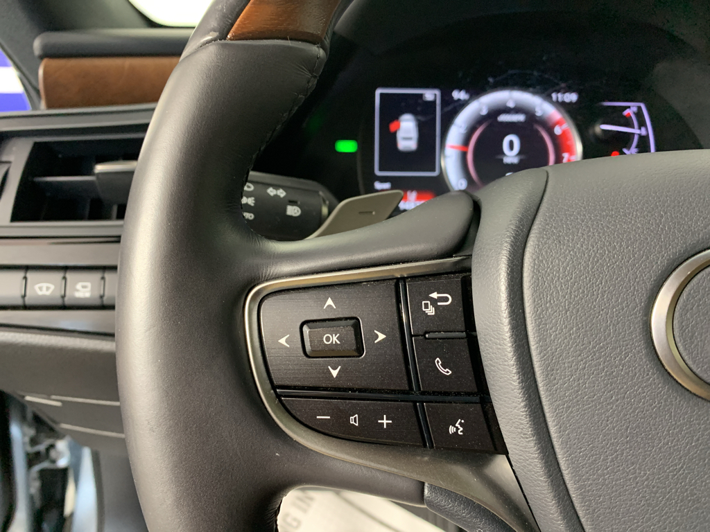 Used 2022 Lexus ES 300h Sedan