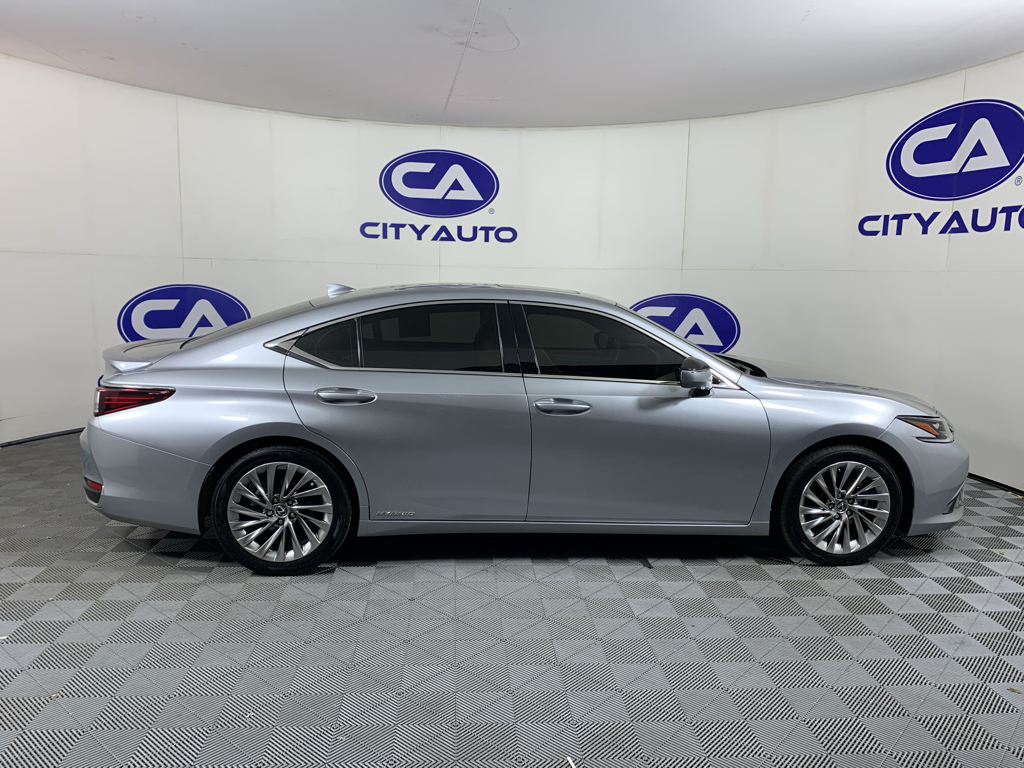 Used 2022 Lexus ES 300h Sedan