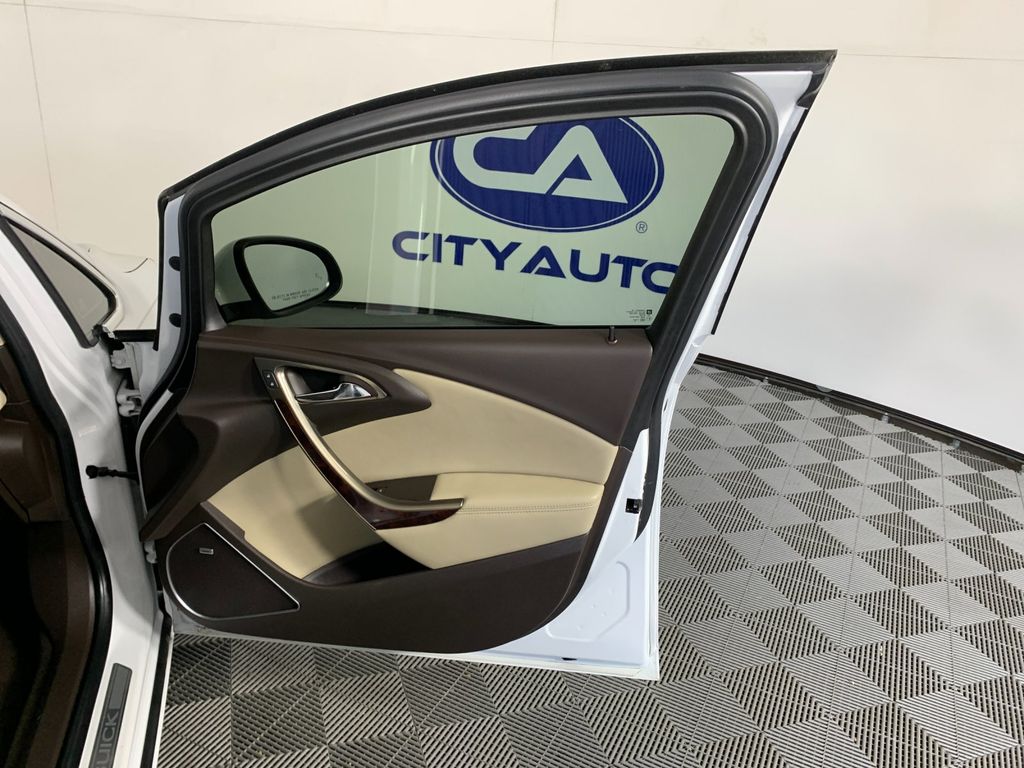 Vehicle photo 37