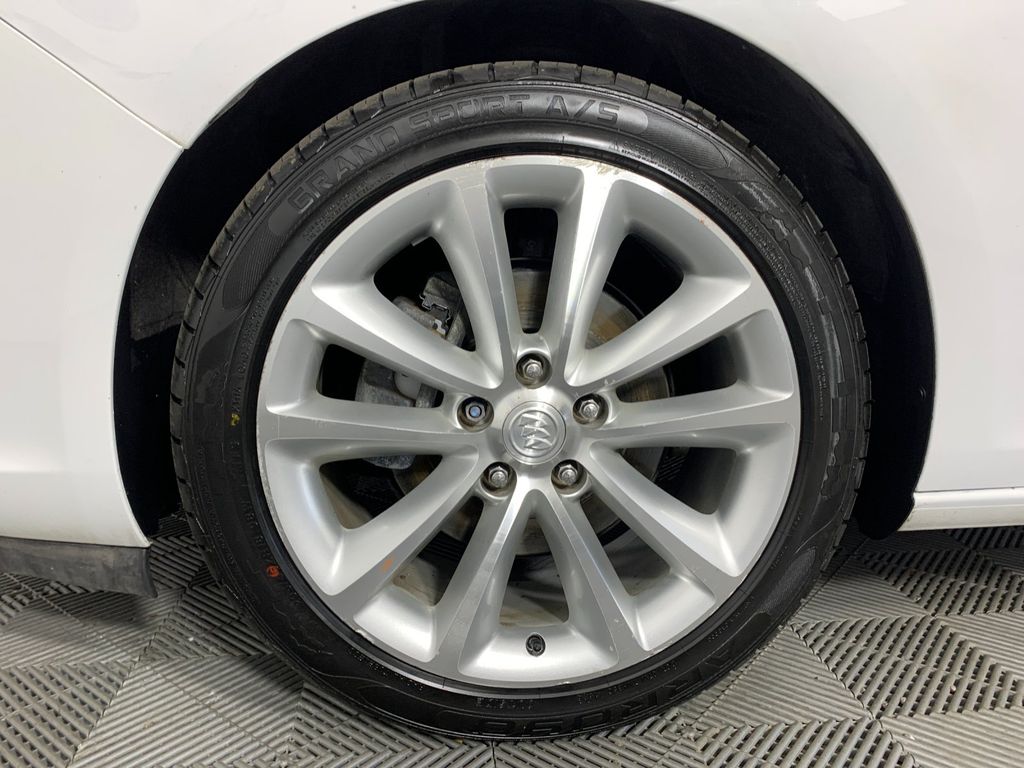 Vehicle photo 11