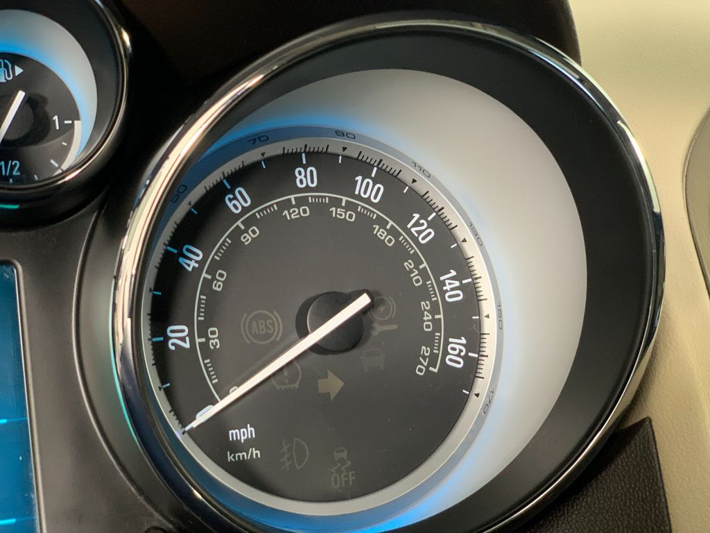 Vehicle photo 23