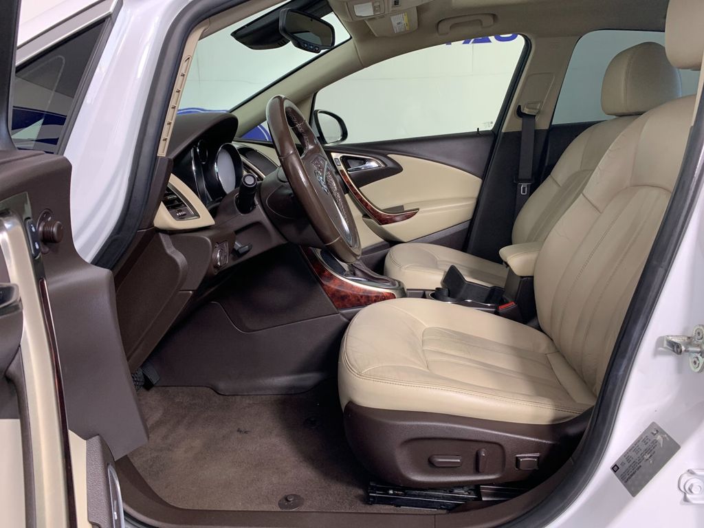 Vehicle photo 15