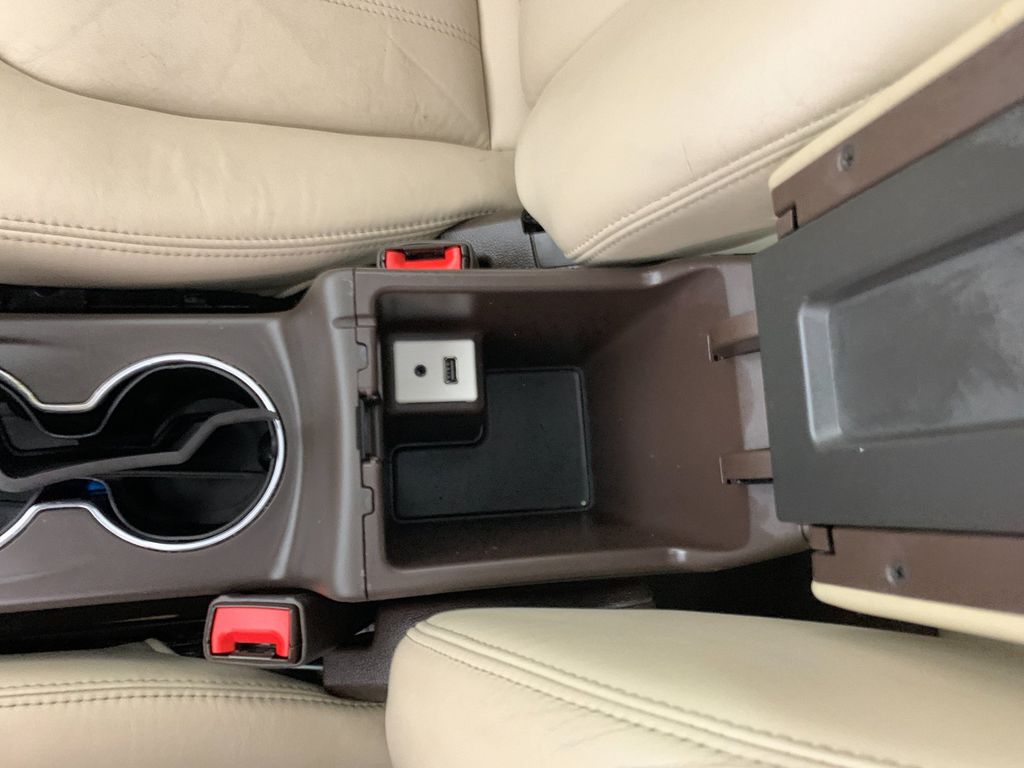 Vehicle photo 28