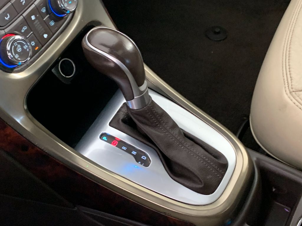 Vehicle photo 24