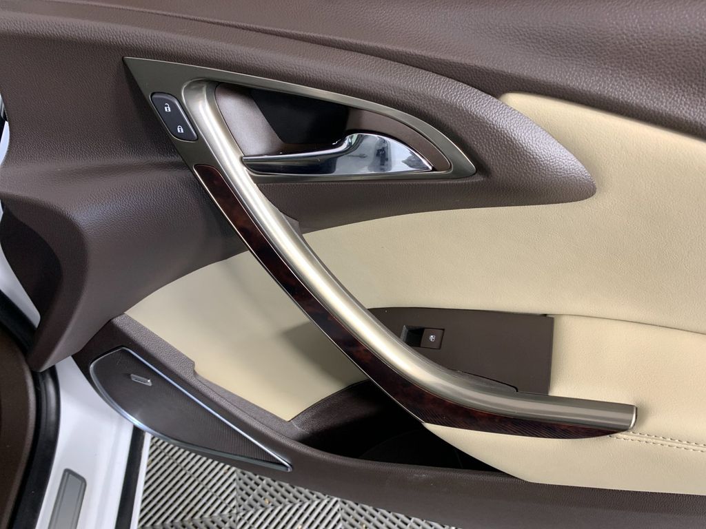 Vehicle photo 38