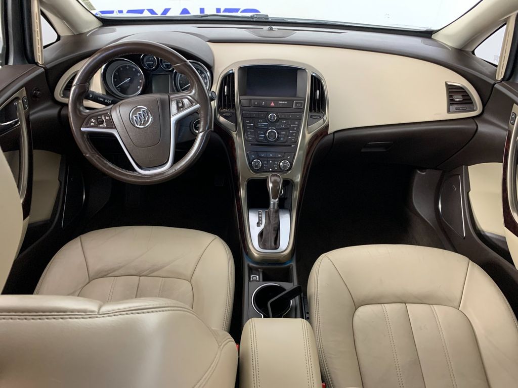 Vehicle photo 33