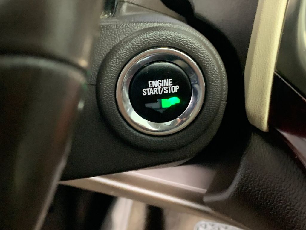 Vehicle photo 17