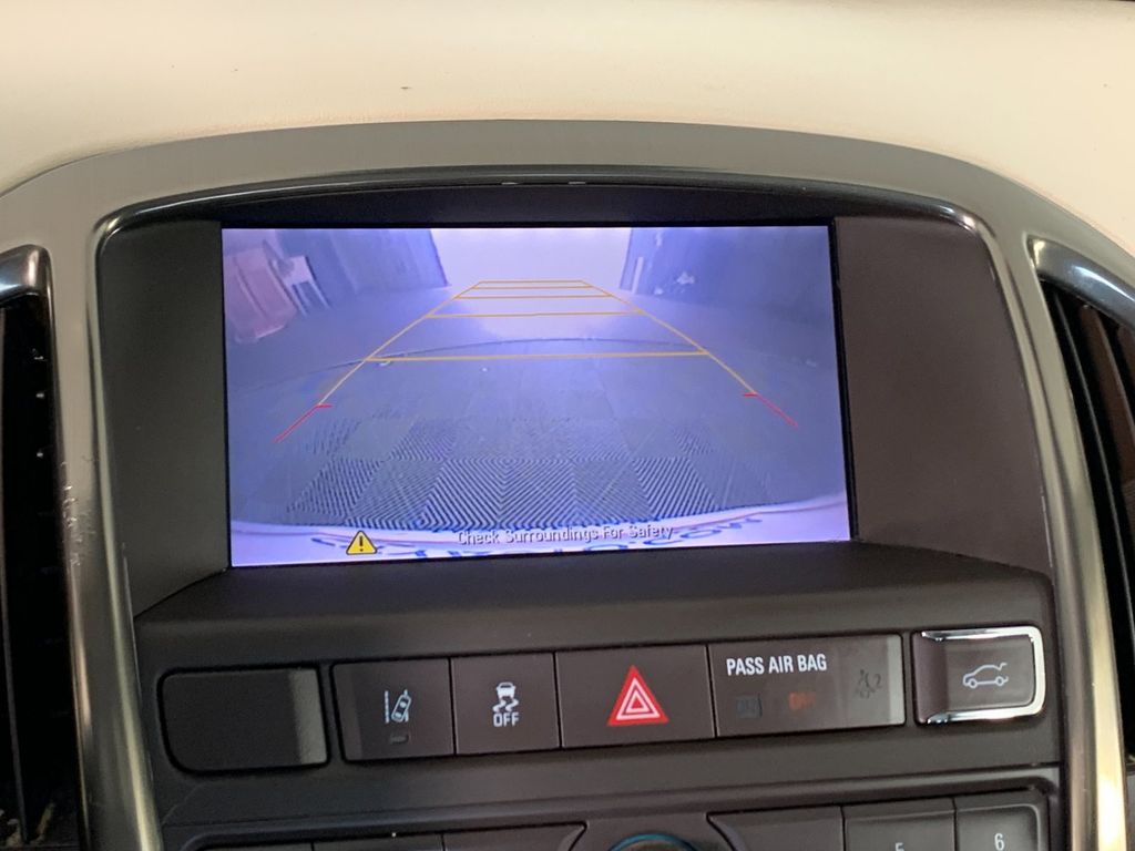 Vehicle photo 25