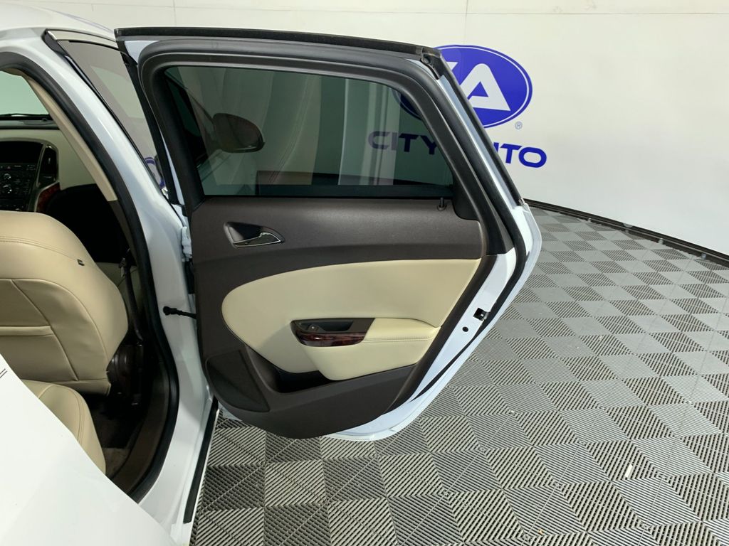 Vehicle photo 34