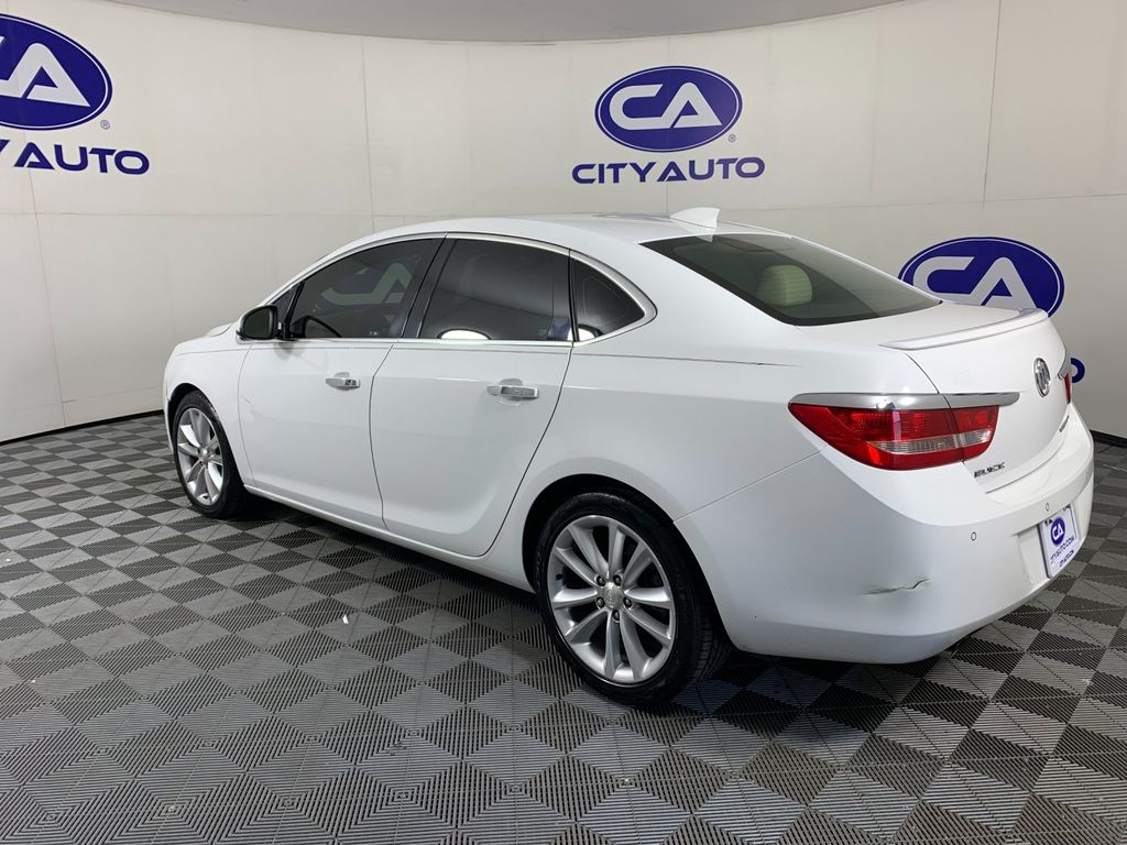 Vehicle photo 5