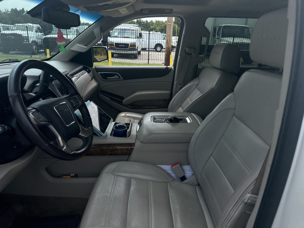 Vehicle photo 5