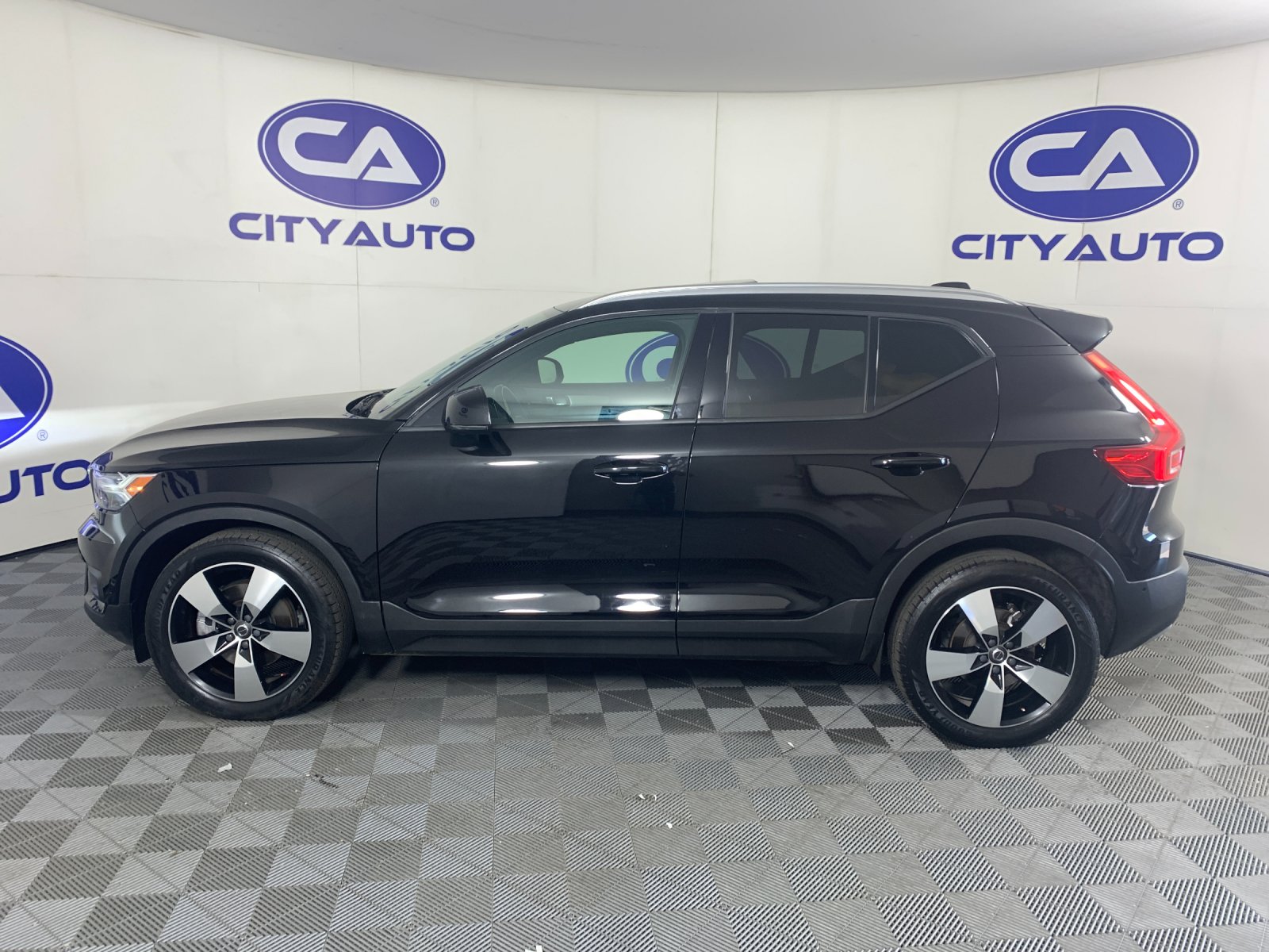 Used 2019 Volvo XC40 T5 SUV
