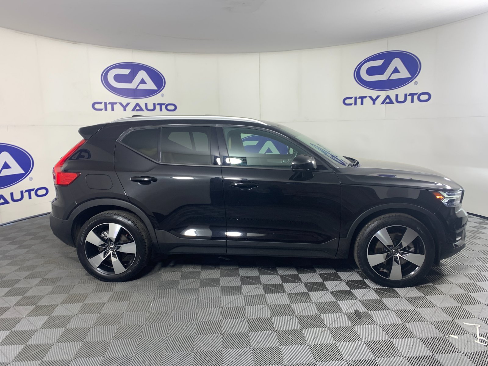 Used 2019 Volvo XC40 T5 SUV