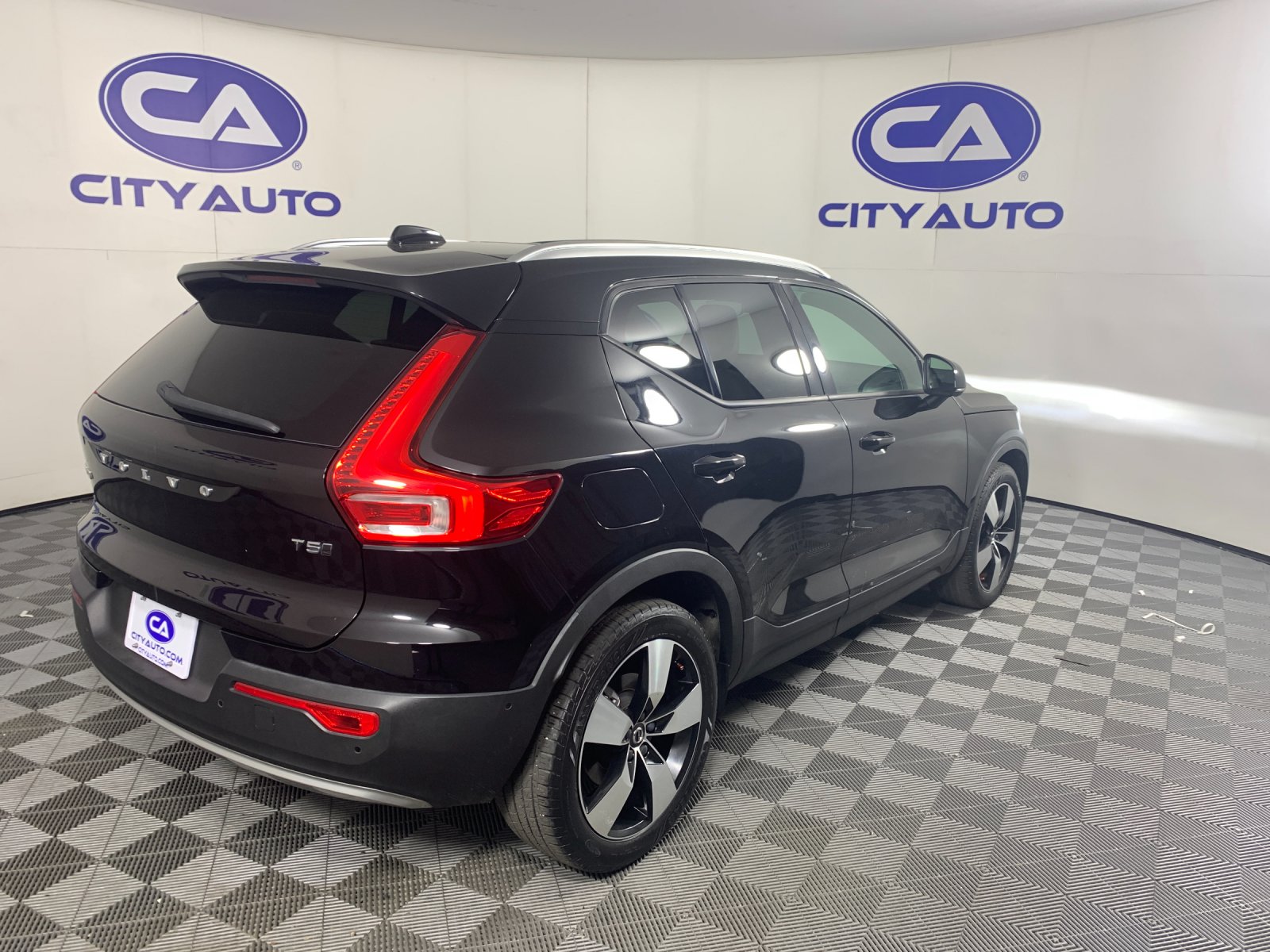 Used 2019 Volvo XC40 T5 SUV