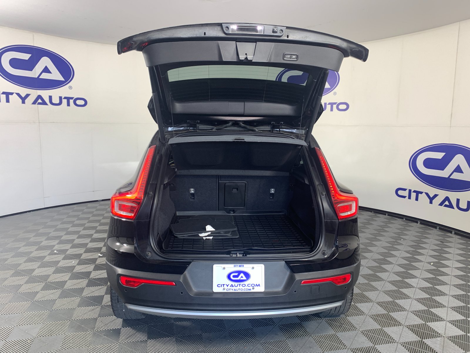 Used 2019 Volvo XC40 T5 SUV