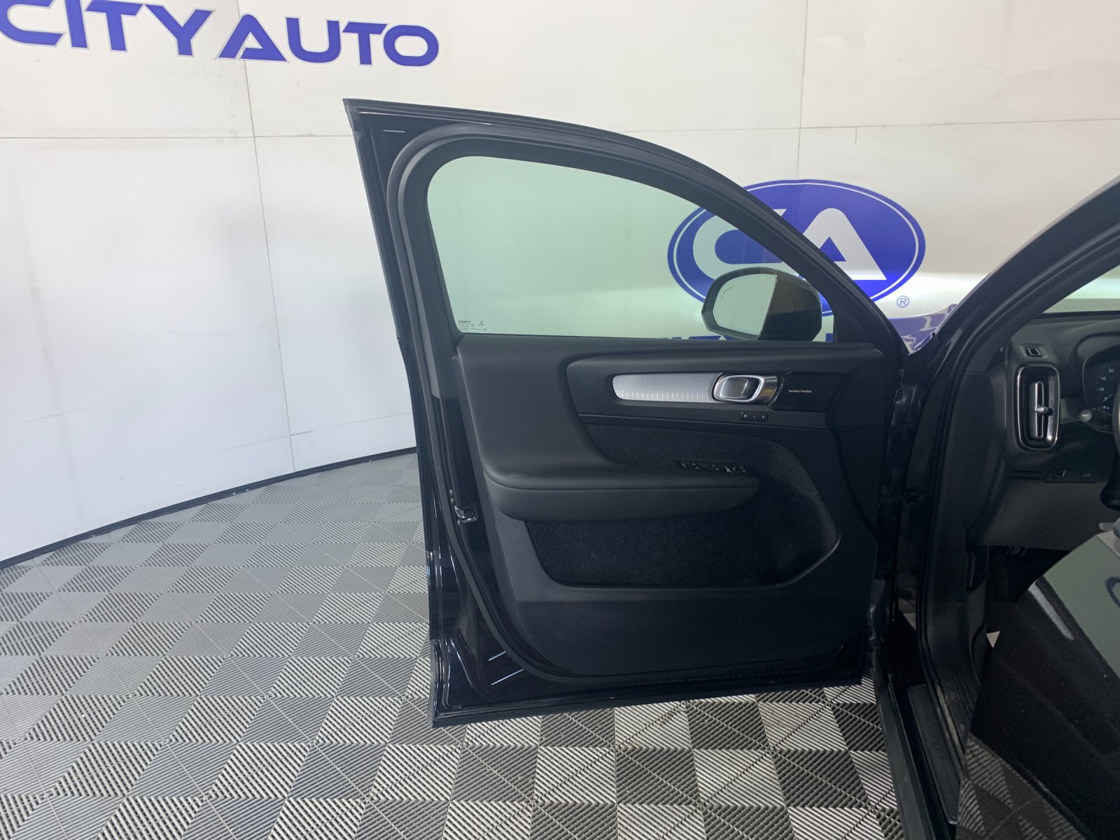 Used 2019 Volvo XC40 T5 SUV