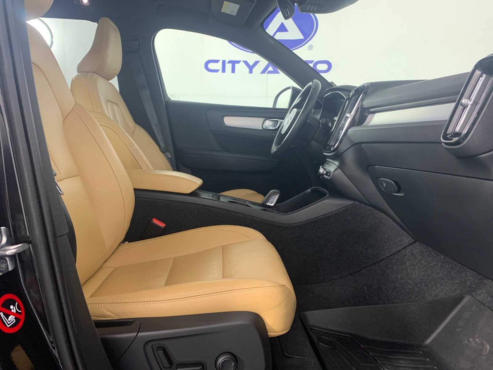 Used 2019 Volvo XC40 T5 SUV