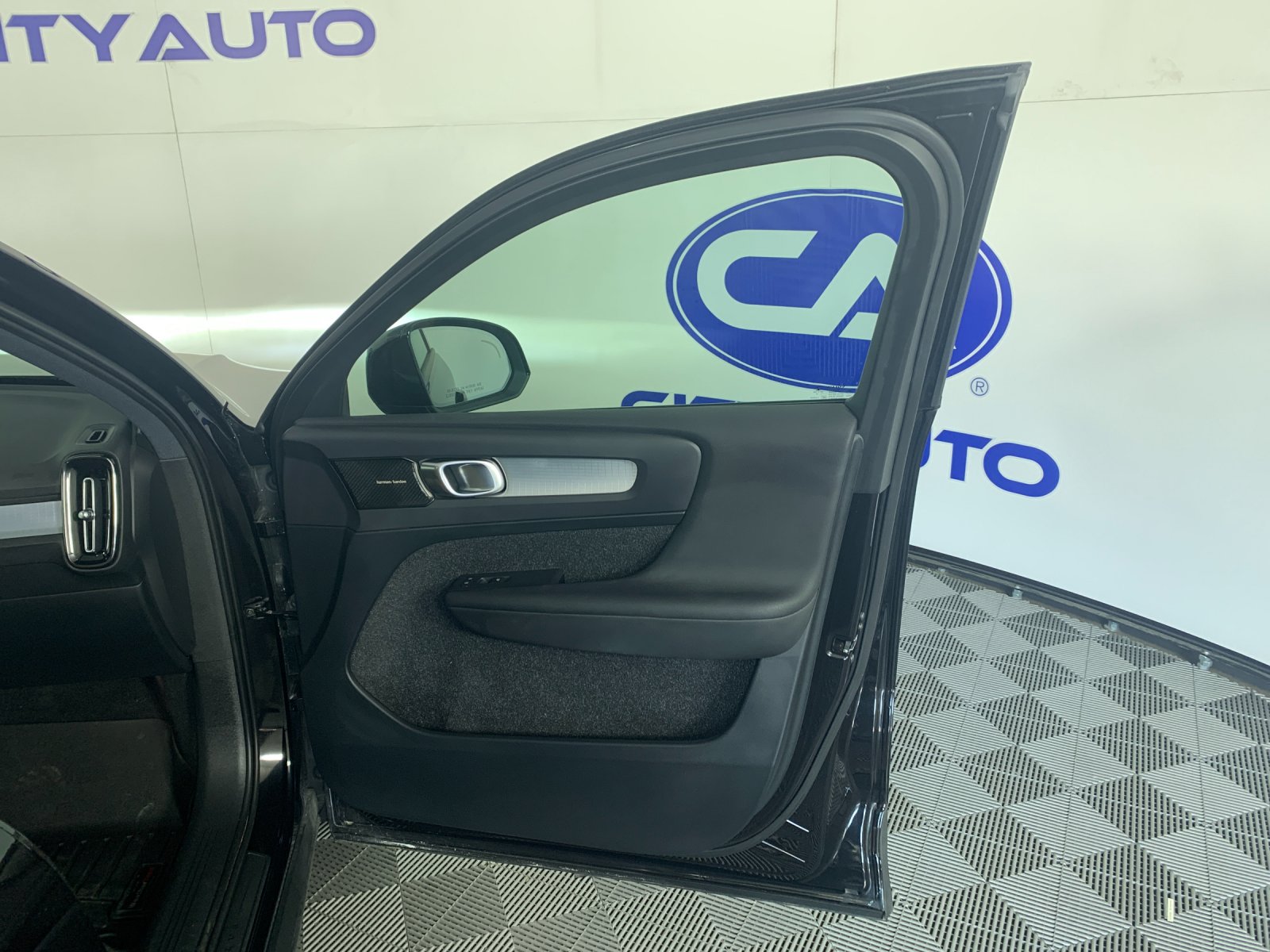 Used 2019 Volvo XC40 T5 SUV