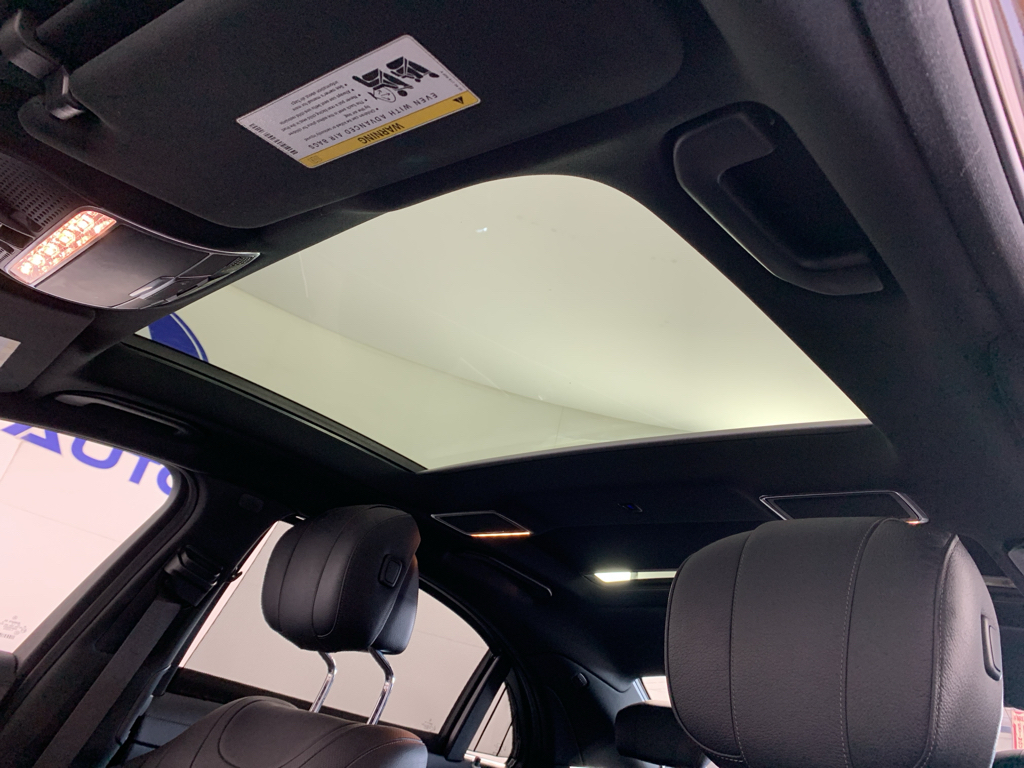 Vehicle photo 28