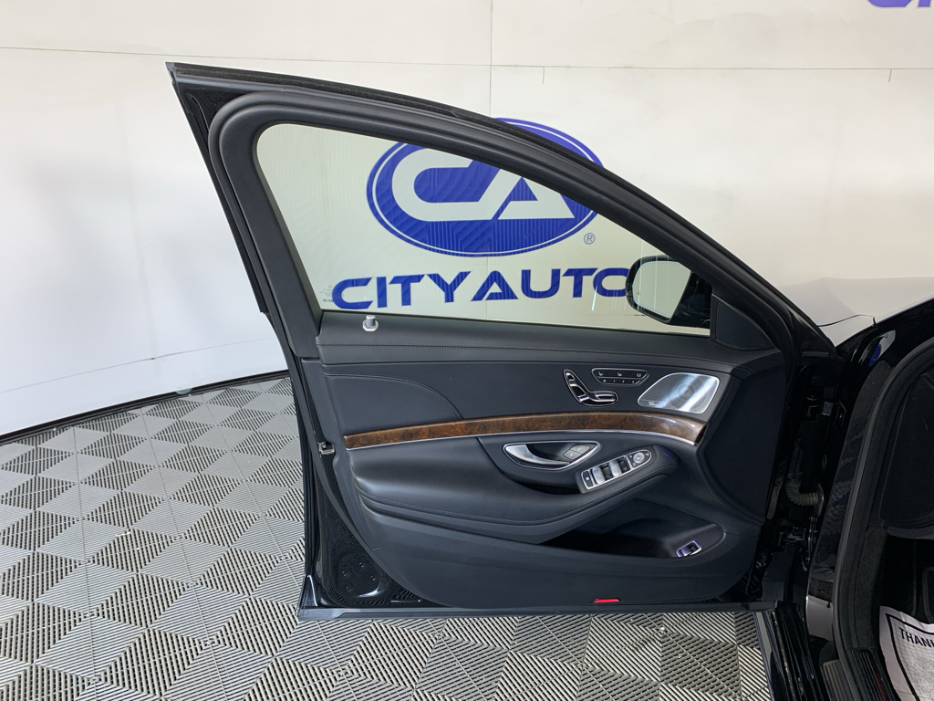 Vehicle photo 12