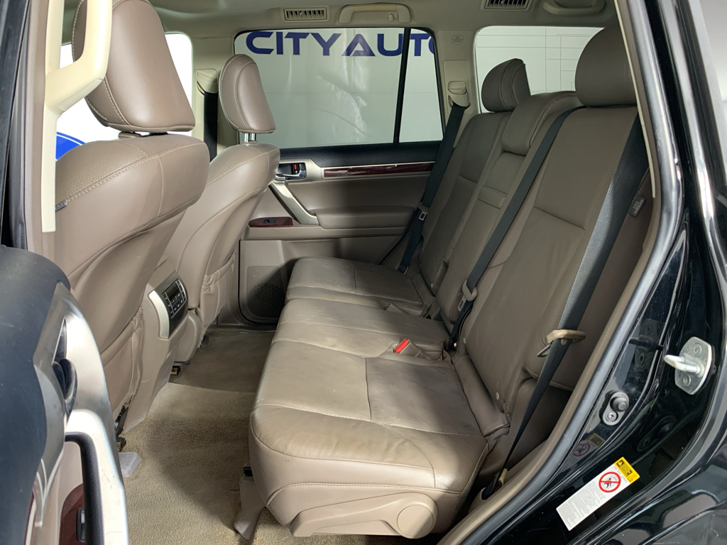 Vehicle photo 32