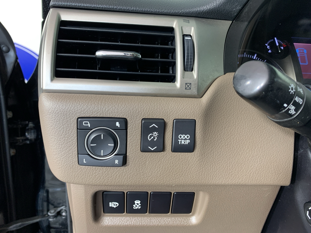 Vehicle photo 16