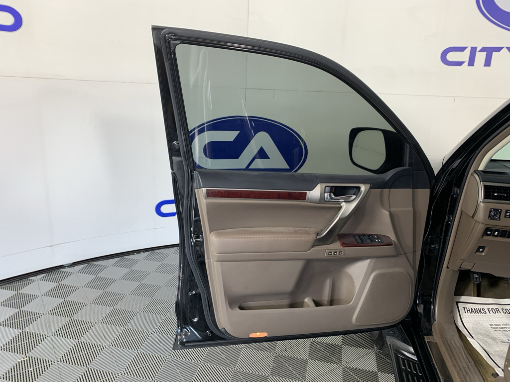 Vehicle photo 13