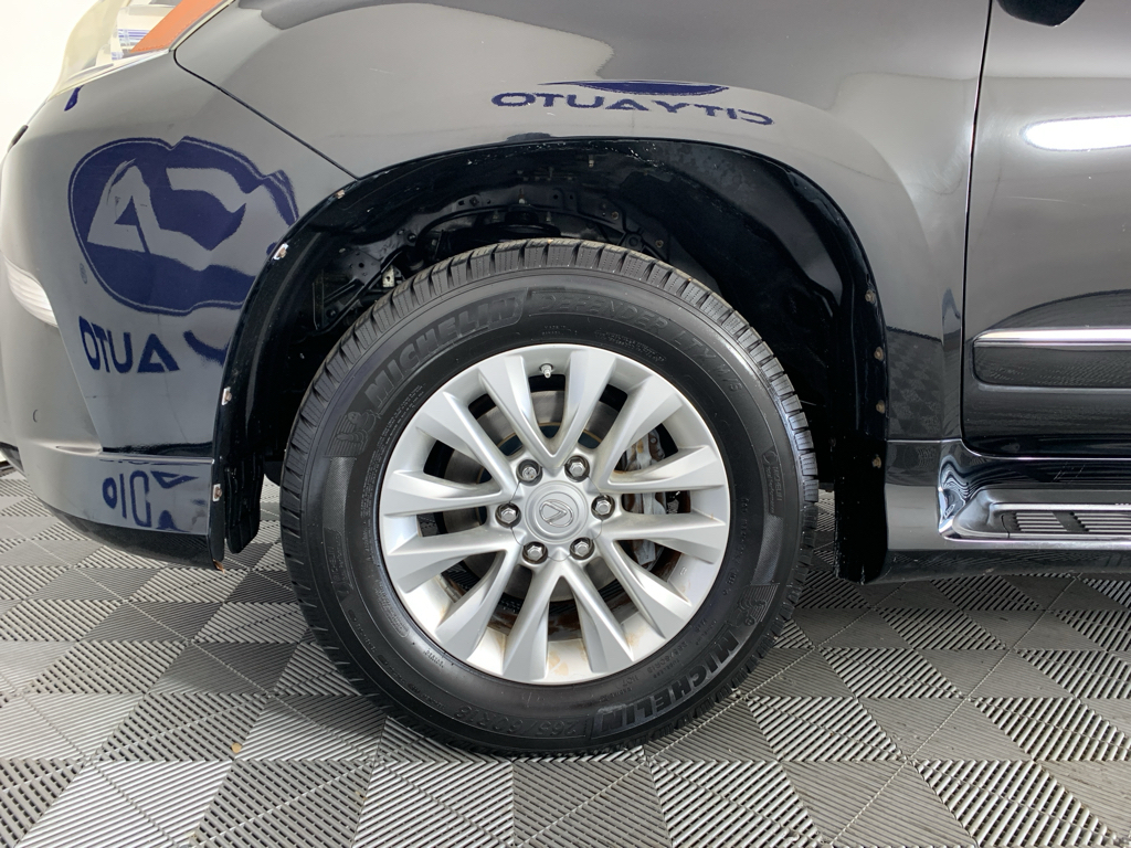 Vehicle photo 11
