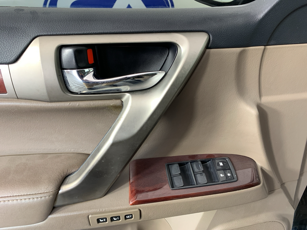 Vehicle photo 14