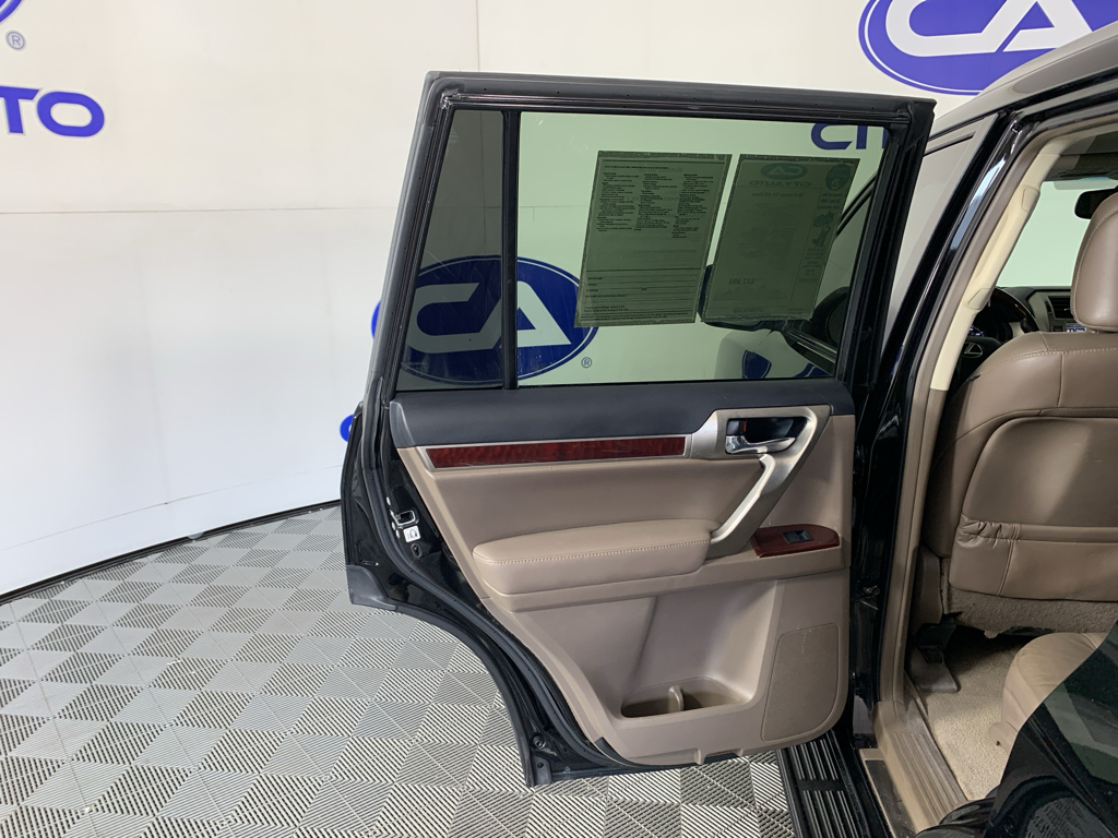 Vehicle photo 30